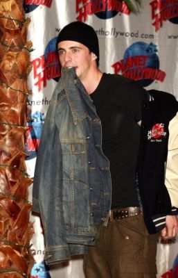 Planet_Hollywood_for_Memorabillia_Donation18.jpg